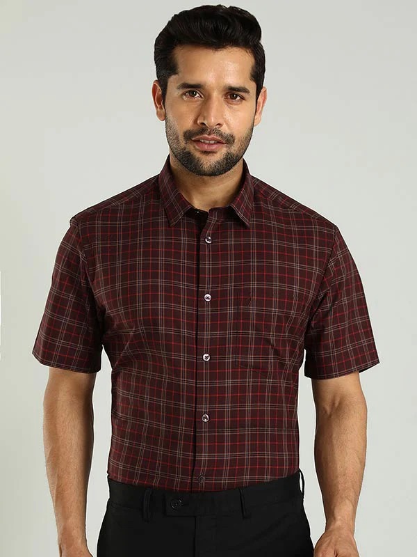 Indian Terrain Men's Regular Fit Half Sleeve Checkered Maroon Shirt